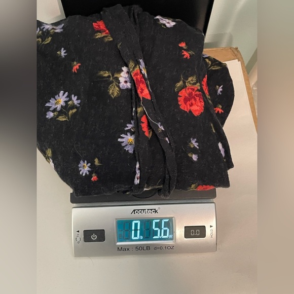American Eagle crop‎ black floral top size XL - Picture 8 of 8